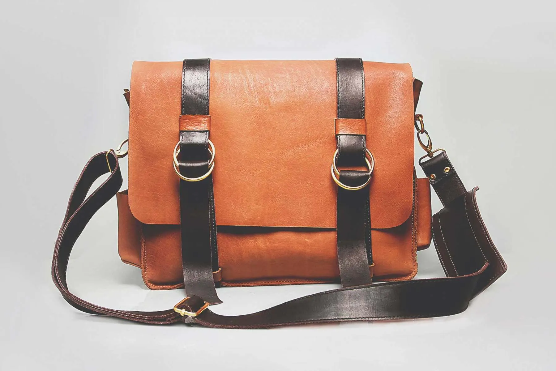 Bespoke hand stitched leather messenger bag by Leathermend